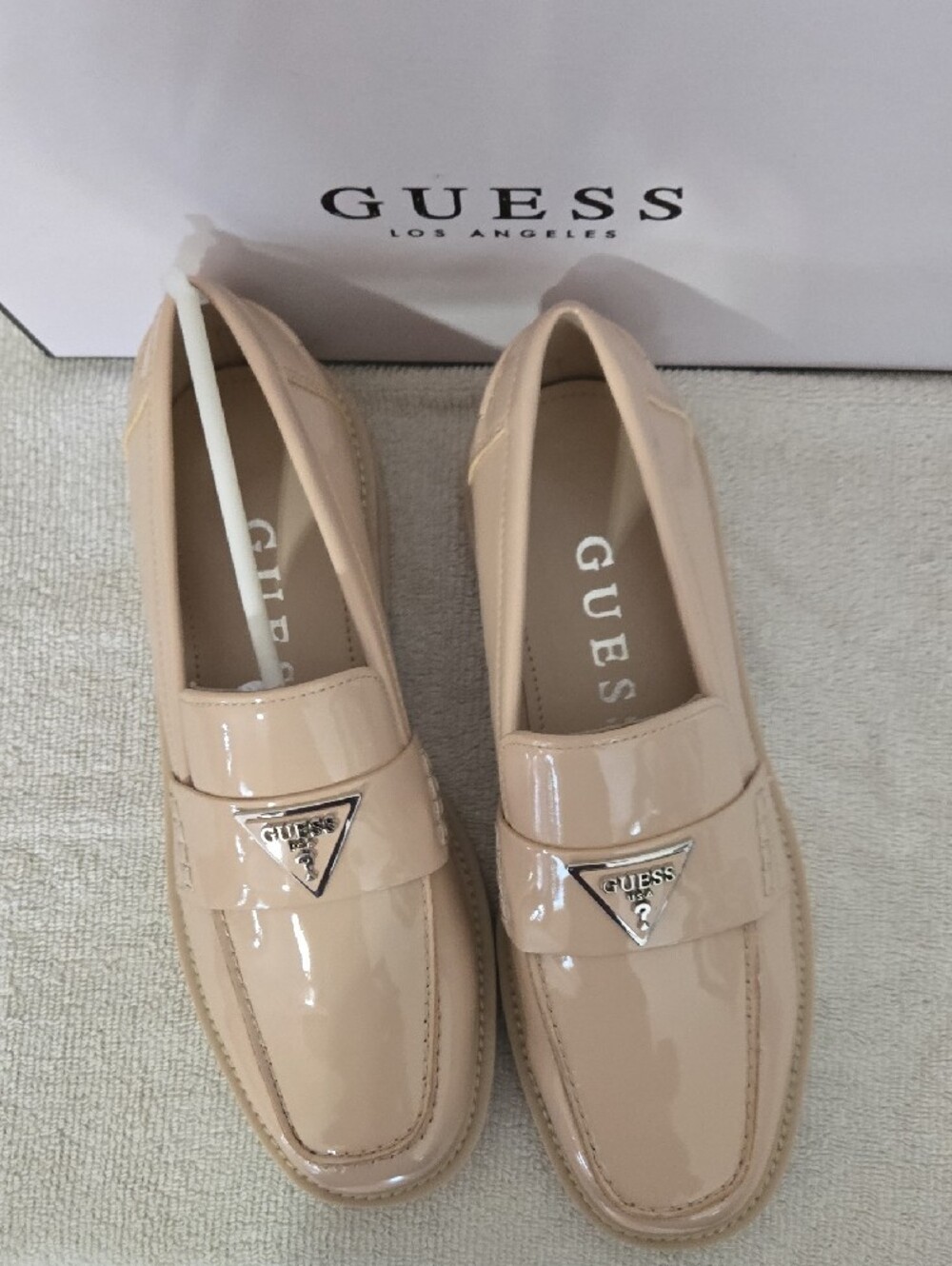GUESS Women's Nude Shatha Patent Leather Loafers Size 8 NWT - Picture 6 of 6
